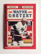 Books: 1992 Scholastic Sports Shots Collectors Book - $6.00