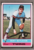 012351 - 1976 TOPPS #235 BERT BLYLEVEN - PSA 9 - PC