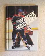 Books: 1983 Wayne Gretzky by Howard Gelfand - Ex Lib - $15.00